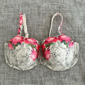 PRIMADONNA TWIST Efforia
Lace padded balconette bra 34F